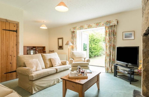 South Charlton Cottage | STEPHEN'S COTTAGE, family friendly, with a garden in Alnmouth