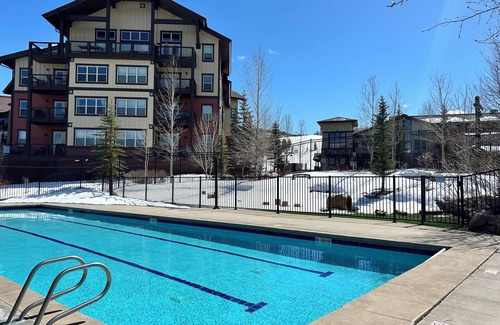 Silvercreek Condo | Steps away from lifts, 3BR/3BR top floor, 270 degree ski mountain views