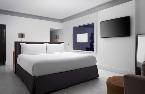 City Center Resort | Steps Away from Miami Beach! Pet-friendly Property, Outdoor Pool!