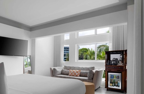 City Center Resort | Steps Away from Miami Beach! Pet-friendly Property, Outdoor Pool!