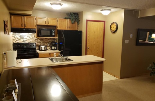 East Kootenay Condo | Steps Away From The Hot Tub And Pub