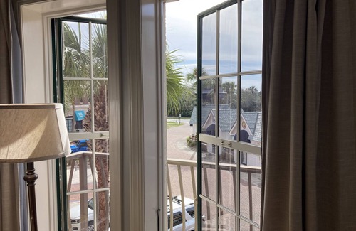 Seacrest Beach Condo | Steps away from Rosemary Beach, Seacrest Beach & Alys Beach! 5 STAR REVIEWS!