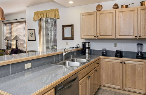 Edwards Condo | Steps from the Arrowhead lift in Beaver Creek, Views, garage, Ski Locker!!