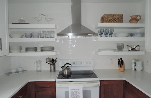 West Beach Cottage | STEPS from the beach Remodeled Kitchen & Master Bath!