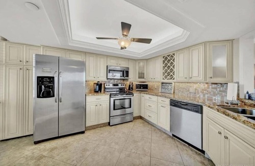 Hutchinson Island South Apartment | Steps from the beach, beach front, golf, marina and restaurant private access