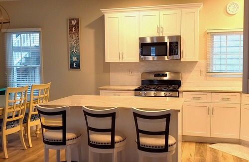 North End House | Steps from the beach- family friendly convenience sleeps 10 close to everything!