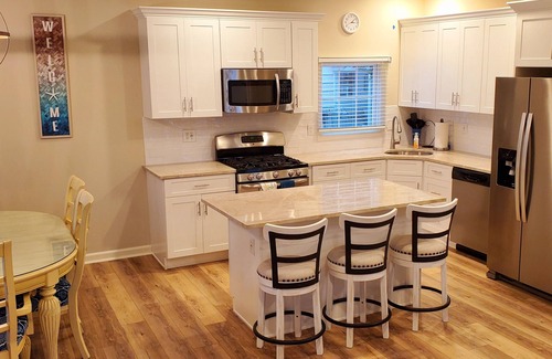 North End House | Steps from the beach- family friendly convenience sleeps 10 close to everything!
