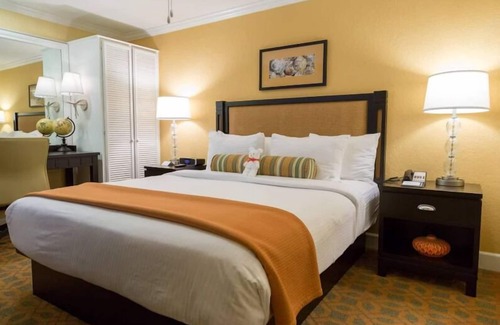 Carlsbad Village Hotel | Steps from the Sand! 2 Relaxing Units, Outdoor Pool, Free Parking!