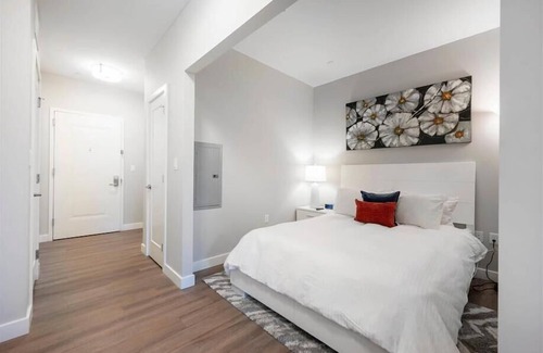 Central-Maverick Square - Paris Street Apartment | Steps from Waterfront | Private Studio | Upscale Amenities | GLS