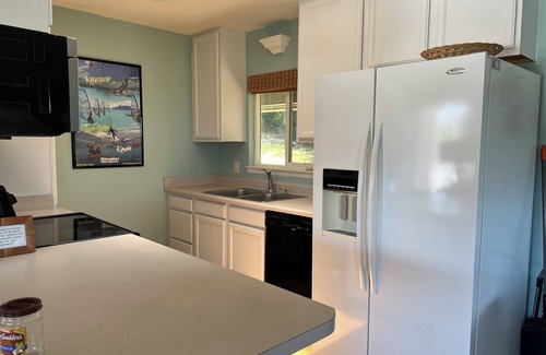 Enchanted Lake House | Steps to 2B/2B, full Kitchen, A/C, fixed rate 30-day lease, short term available