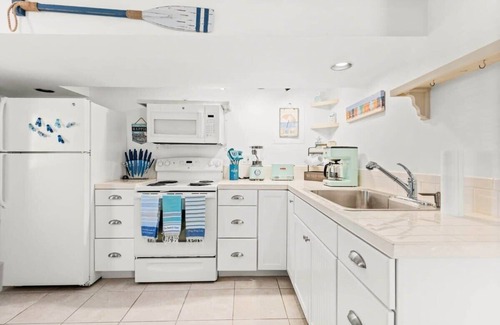 Salisbury Beach Apartment | Steps to Beach | Cozy 1BR + Yard | Sleeps 4 + AC