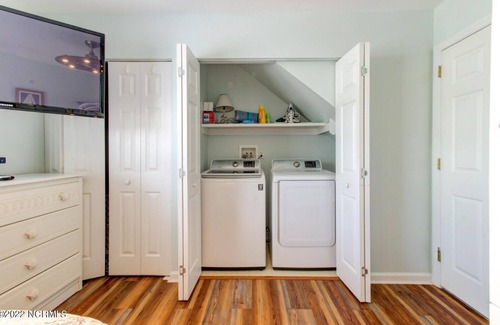 Surf City House | Steps to Beach - Dog Friendly - 2 Bedroom 1.5 Bathroom Townhome