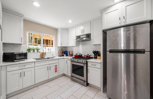 Midway City House | Steps to Beach - Hoops, Pool Table & Fun Game Room