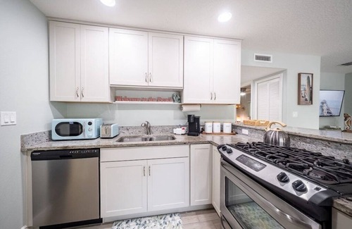 Cocoa Beach House | Steps to Beach + River | Family & Pet-Friendly
