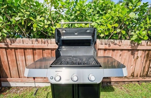 Palm Beach Shores House | Steps to Beach! 4 condos in 1- Perfect for Groups