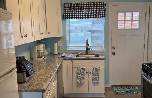 Brigantine Cottage | Steps to Beautiful Brigantine Beach. n1st. Floor Unit with Private Porch.