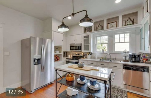 Canton House | Steps to Downtown Canton & First Monday - Pet & Family Friendly Pack n Play