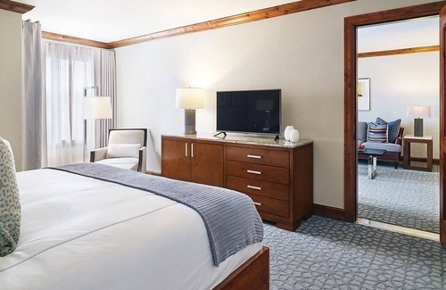 Vail Resort | Steps to Downtown Vail - Executive Mountain Suite Ideal for Vacation or Business