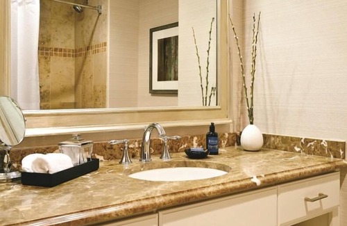 Vail Resort | Steps to Downtown Vail - Executive Mountain Suite Ideal for Vacation or Business