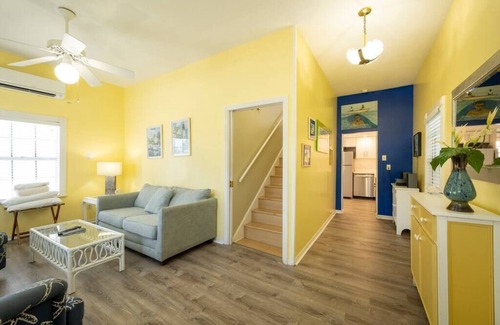 Old Town House | Steps to Duval-Pool-Hot tub- Sleeps 16- BIG groups