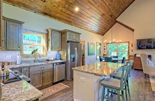 Clarkesville Cabin | Steps to Lake Burton! Enjoy beautiful mountain views, sunsets & relaxation.