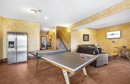 Branson House | Steps to Lake from Lodge! Deck-Fireplace- Private Grill-Games- Free Sdc Tickets & More