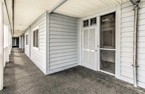 Myrtle Beach Apartment | Steps to Shore and Pool Myrtle Beach Resort Getaway