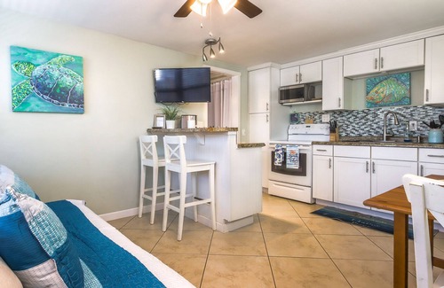 St. Pete Beach House | Steps to the Bay and Famous PAG Beach FL. Nightly stays allowed, Pet friendly