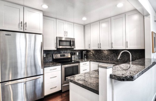 Del Mar Condo | Steps to the Beach, Park, Shops & Restaurants At 18th Street