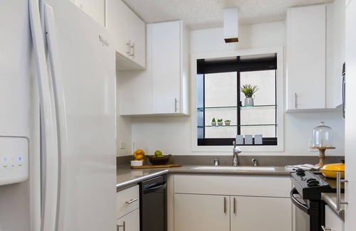 Waikiki Condo | Steps to Waikiki Beach! | Panoramic Ocean Views