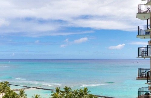 Waikiki Condo | Steps to Waikiki Beach! | Panoramic Ocean Views