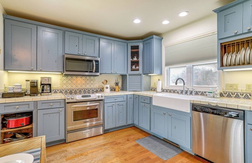 Mountain View House | Steps to White River: Mountain View Home w/Deck!