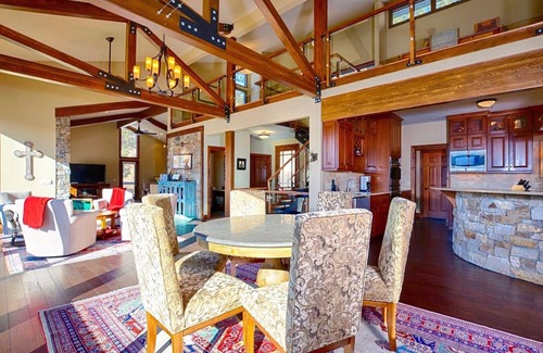 Windcliff Estates House | Stewart Highlands Luxury Vacation At Windcliff 6 Bedroom Home by RedAwning