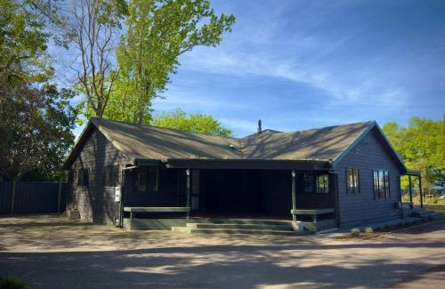 Ngongotaha House | Stillwater Residence - Lakeview Serenity Retreat