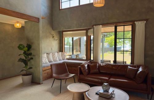 Ngongotaha House | Stillwater Residence - Lakeview Serenity Retreat