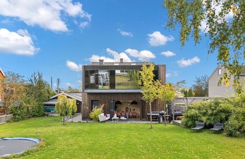 Nordstrand House | Stilrent, Arkitekttegnet hus med 5 Soverom og Stor, Deilig Hage for 8-10 Pers