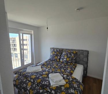 Kirchrode-Bemerode-Wulferode Apartment | Stilvolle Neubauwohnung mit Balkon&WLAN
