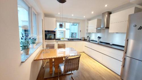 Blasewitz Apartment | Stilvolle Wohnung in Elbnähe mit Balkon, Parkplatz