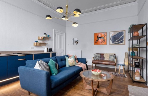 Stirling Apartment | Stirling Retreat - Quirky Décor, Fireplace & Charm