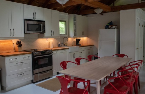 Glendale Cottage | Stockbridge Cottage minutes from downtown Lenox