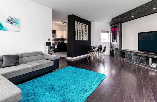 Warrington Apartment | Stockton Heights - 2 Bedroom, Top Floor Apartment. Centrally located in Warringt