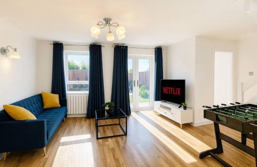 Aylesbury House | Stoke Mandeville House - Sleep 6-8