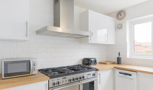 Aylesbury House | Stoke Mandeville House - Sleep 6-8