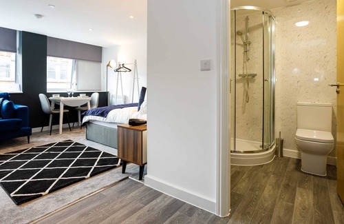 Stoke-on-Trent Apartment | Stoke-on-Trent Studio - Central Location