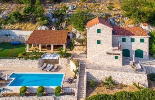 Slivno House | Stolovi by Interhome