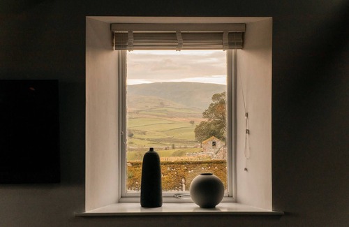 Kirkby Stephen House | Stone Barn Retreat with Hot Tub Kirkby Stephen