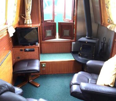 Stone House | Stone - Boat - Sleeps 2 - Pet Friiendly- 85ws
