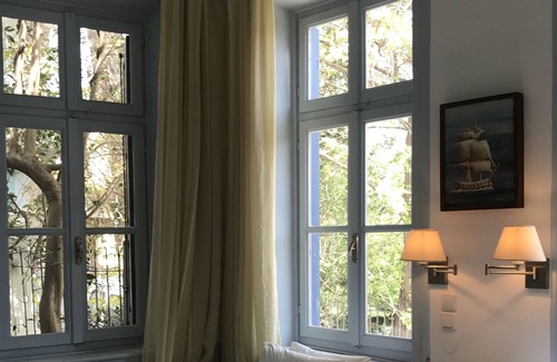 Petra House | Stone built house, fully renovated, high ceilings, big windows