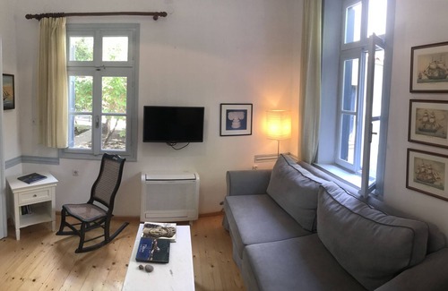 Petra House | Stone built house, fully renovated, high ceilings, big windows