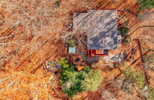 Kabletown House | Stone Cabin on Valley View - Firepit & Hot Tub